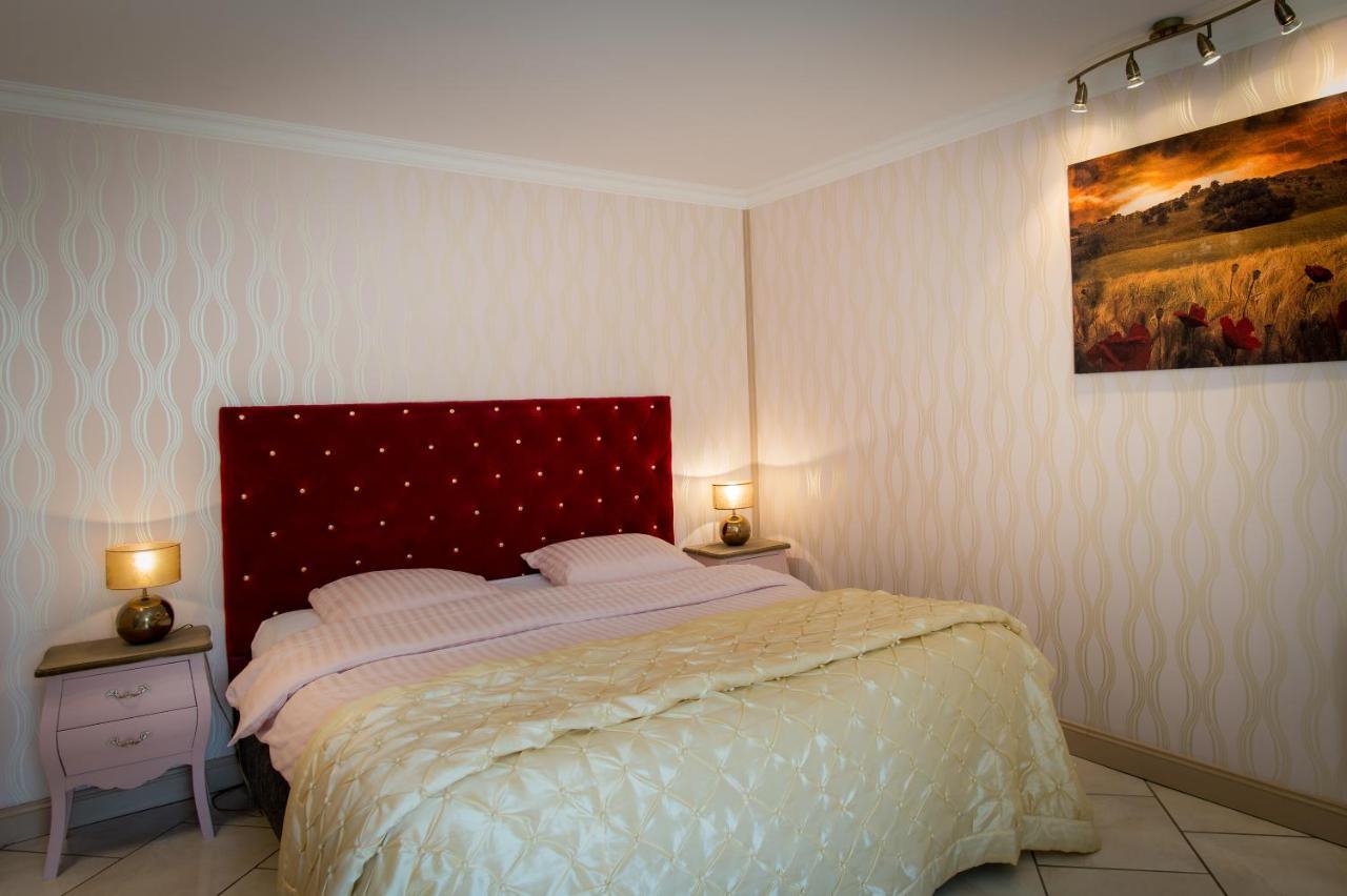 Les Magnolias Bed & Breakfast Lalinde ภายนอก รูปภาพ